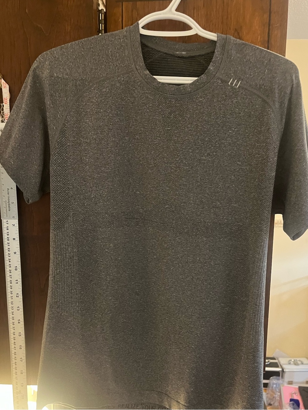 lululemon athletica Men's Dark Gray Short Sleeve Performance Tee